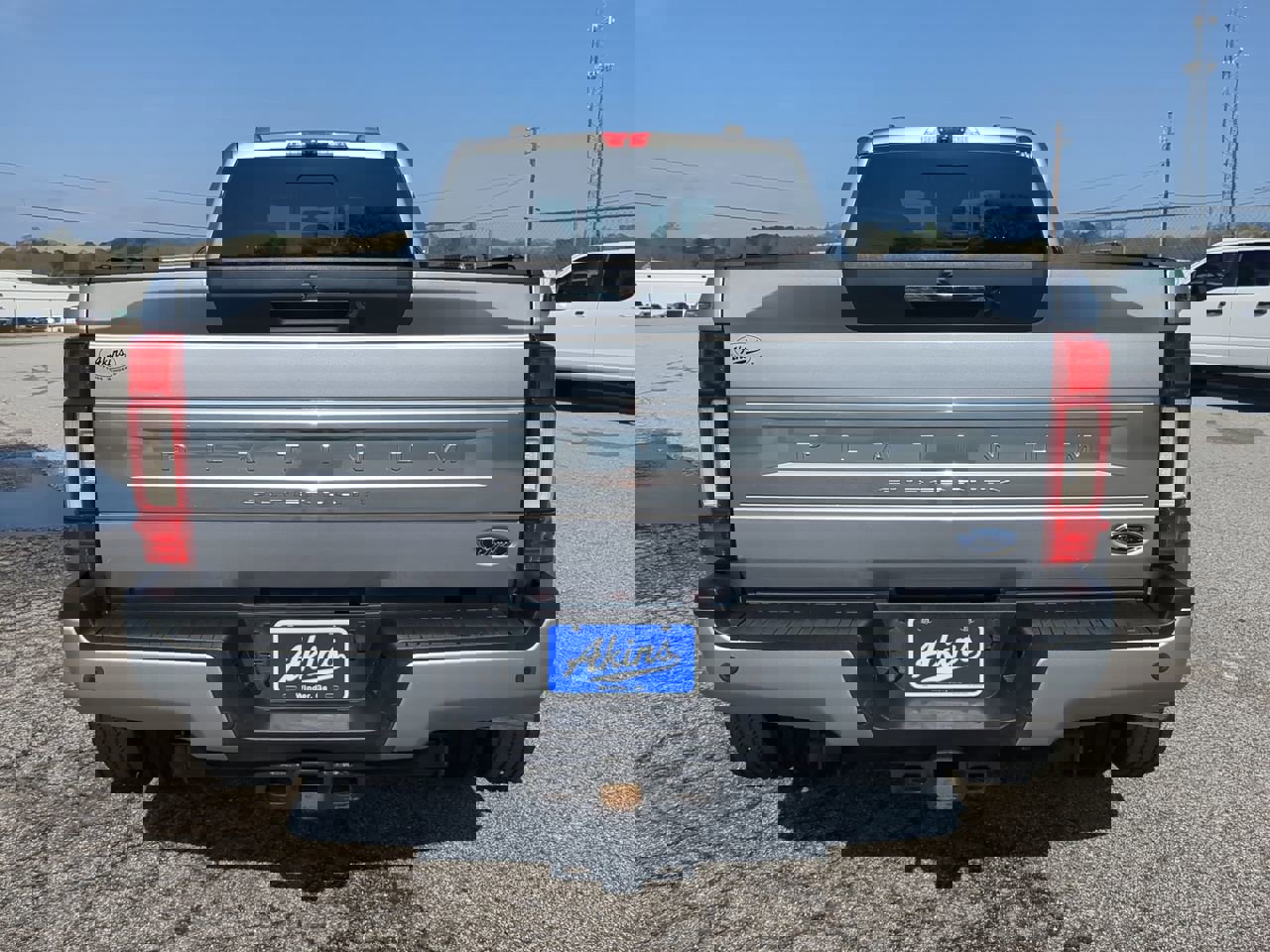 Certified 2021 Ford F450 Platinum w/ FX4 Off-Road Package image 3