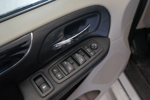 Used 2018 Dodge Grand Caravan SXT image 11