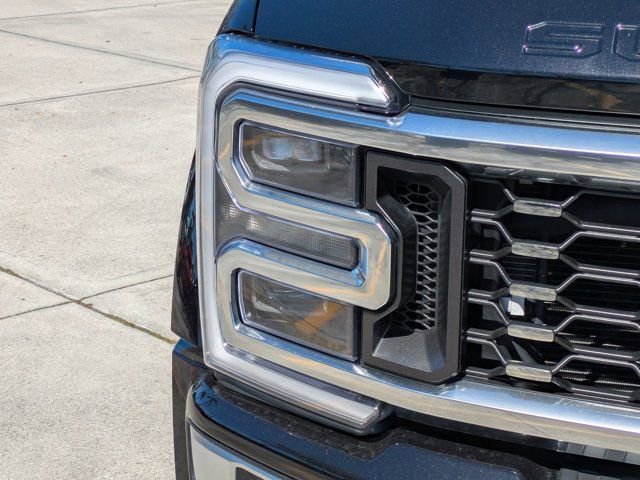 Certified 2025 Ford F450 Platinum w/ Platinum Plus Package image 9