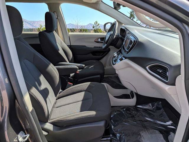 Used 2023 Chrysler Voyager LX FWD image 17