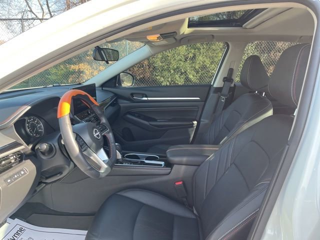 Used 2023 Nissan Altima 2.5 SR w/ SR Premium Package image 13
