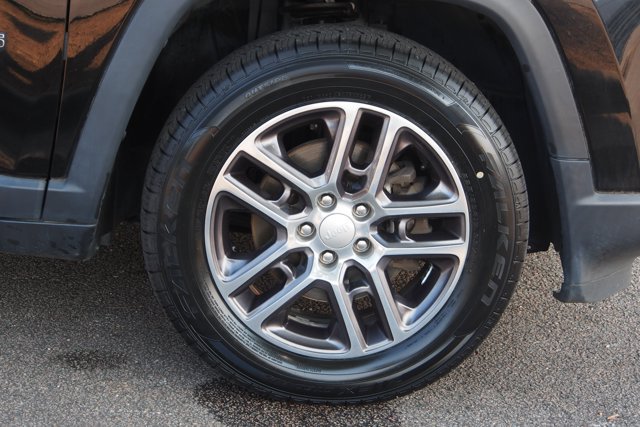 Used 2020 Jeep Compass Latitude FWD image 9