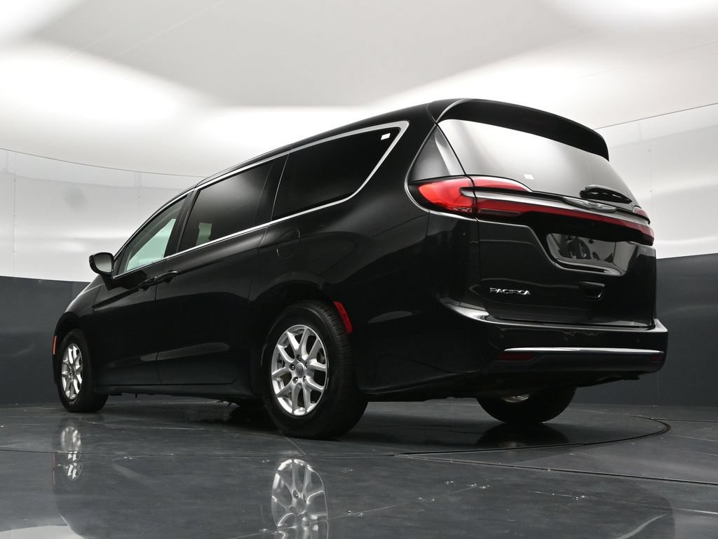 Used 2024 Chrysler Pacifica Touring-L FWD image 59
