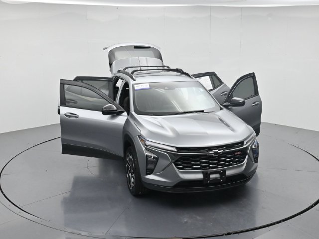 Used 2025 Chevrolet Trax RS w/ Driver Confidence Package FWD image 44