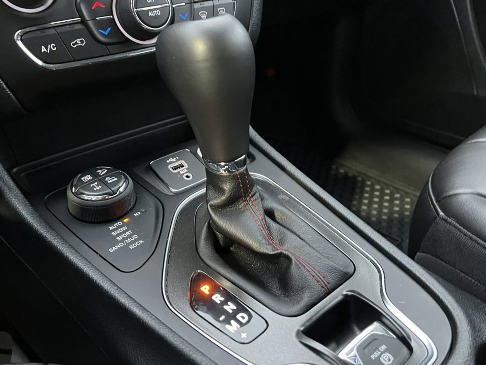 Used 2022 Jeep Cherokee Trailhawk w/ Comfort/Convenience Group image 36