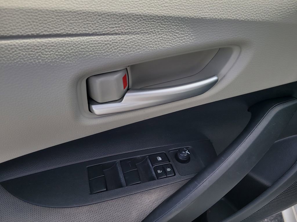 Used 2021 Toyota Corolla LE FWD image 14