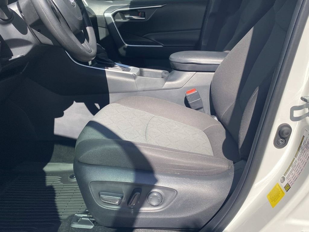 Used 2024 Toyota RAV4 XLE w/ Convenience Package FWD image 19