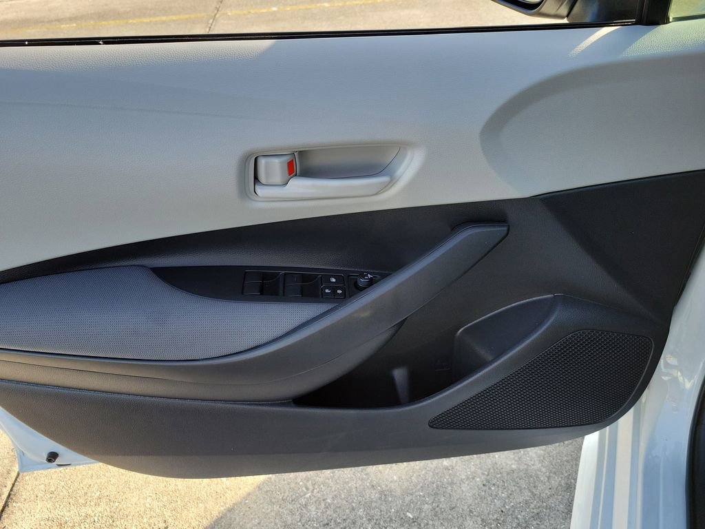 Used 2025 Toyota Corolla LE image 20