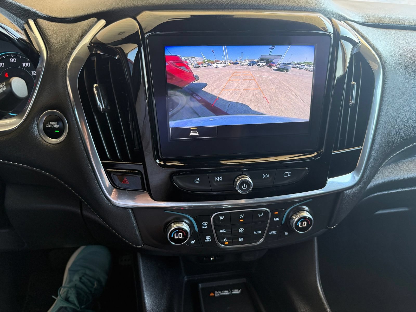 Used 2023 Chevrolet Traverse LT FWD image 15