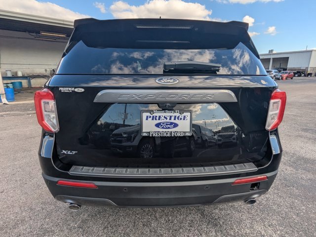 Certified 2022 Ford Explorer XLT w/ Equipment Group 202A image 4