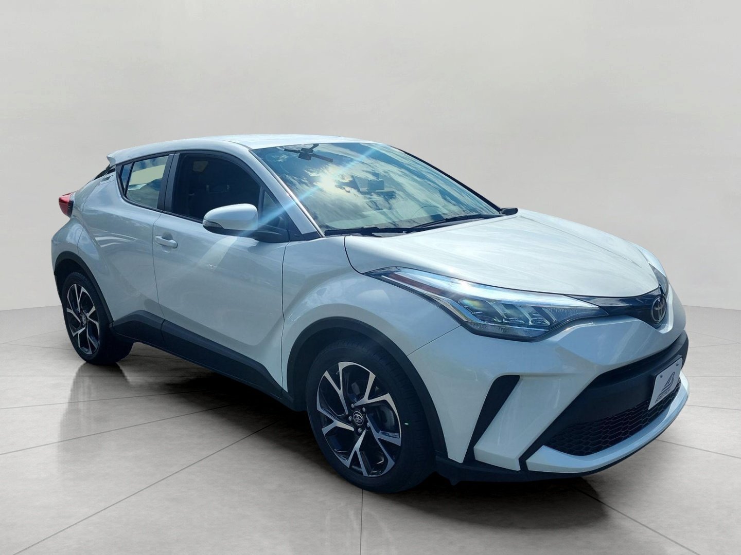 Used 2021 Toyota C-HR XLE FWD image 1