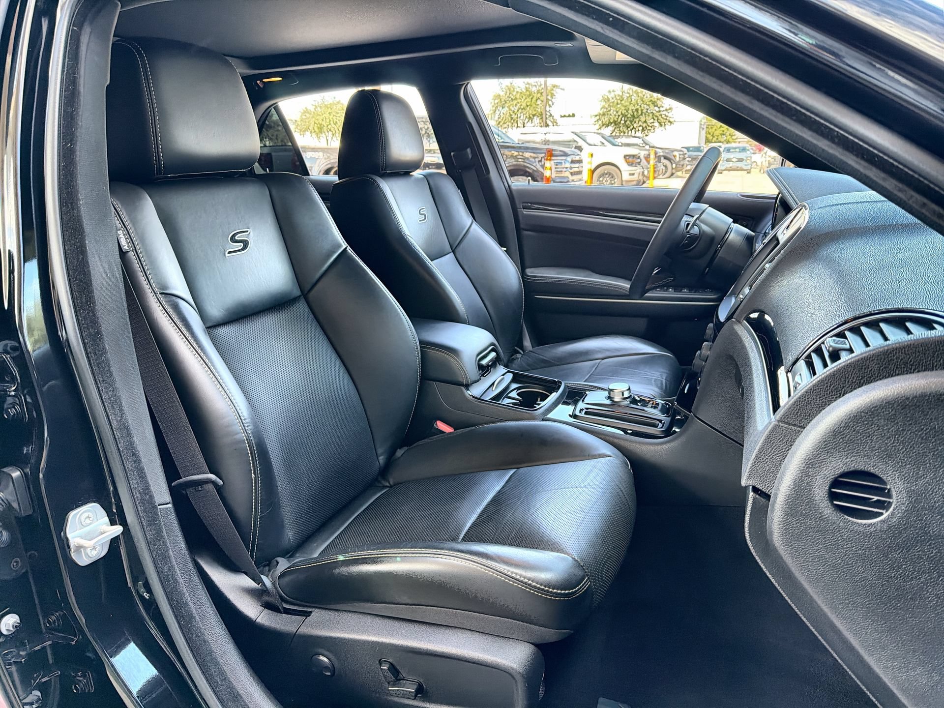Used 2023 Chrysler 300 S w/ Comfort Group RWD image 25