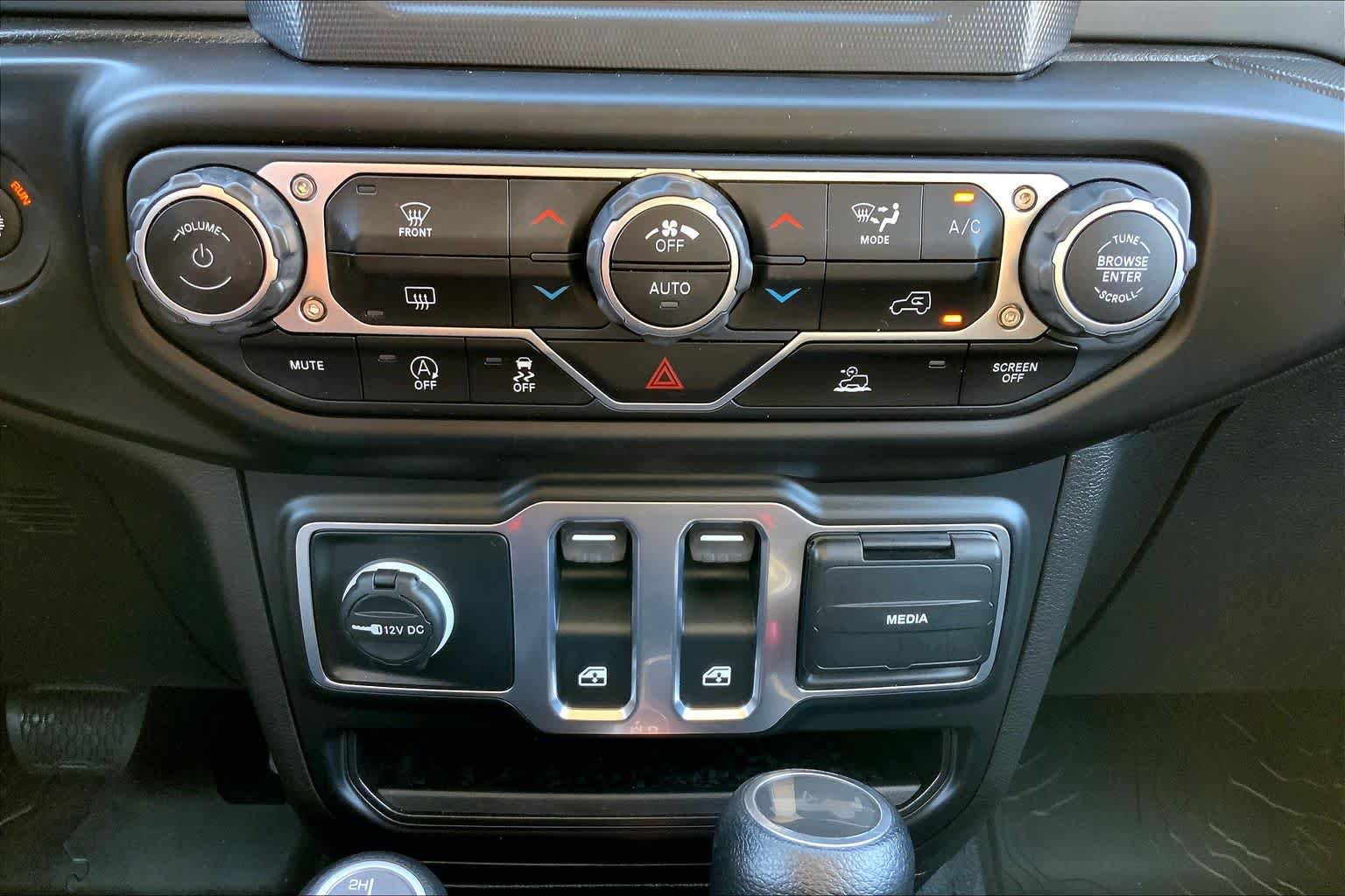 Used 2023 Jeep Wrangler Sport AWD/4WD image 34