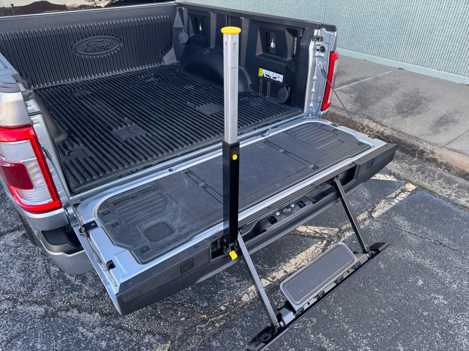 Certified 2023 Ford F150 Lariat w/ Equipment Group 502A High image 17