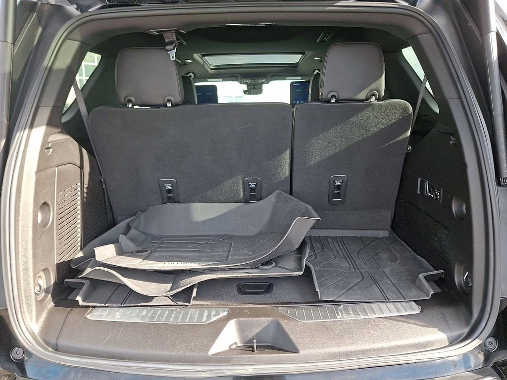 Used 2023 Chevrolet Tahoe Premier w/ Advanced Technology Package image 31
