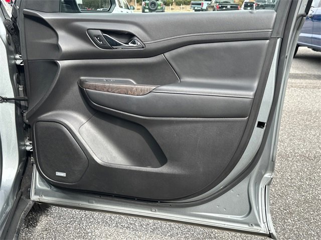 Used 2023 GMC Acadia Denali w/ Denali Technology Package image 14