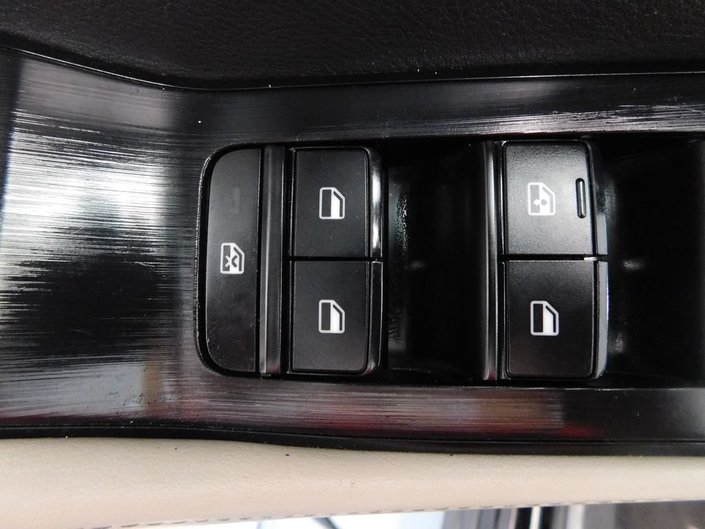 Used 2025 Nissan Rogue SV AWD/4WD image 14