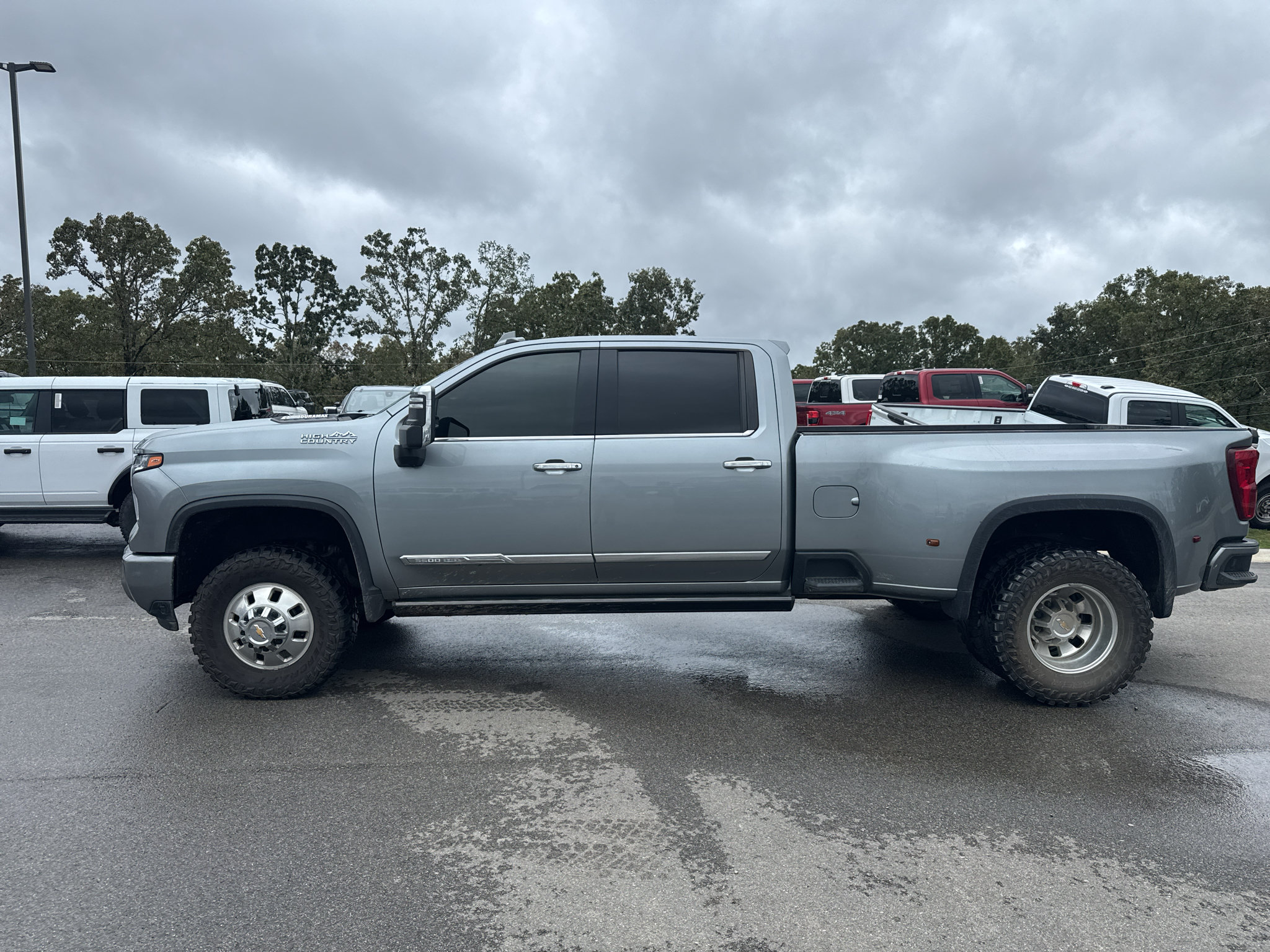 Used 2024 Chevrolet Silverado 3500 High Country w/ Technology Package AWD/4WD image 9