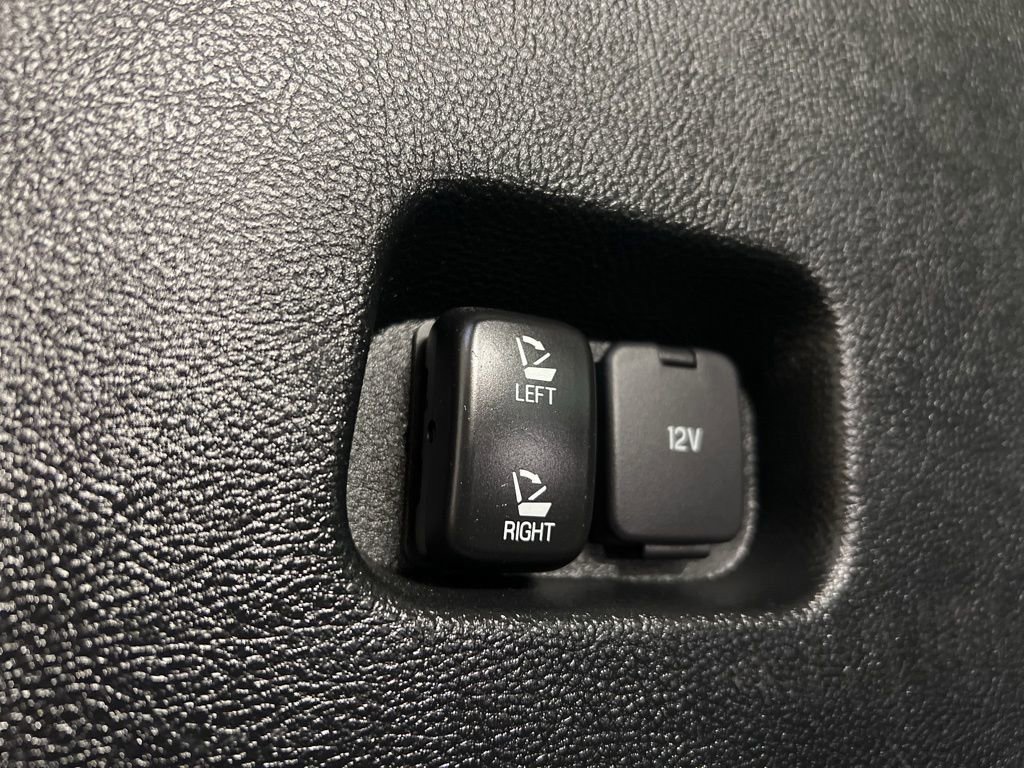 Certified 2021 Ford Edge Titanium w/ Class II Trailer Tow Package image 33