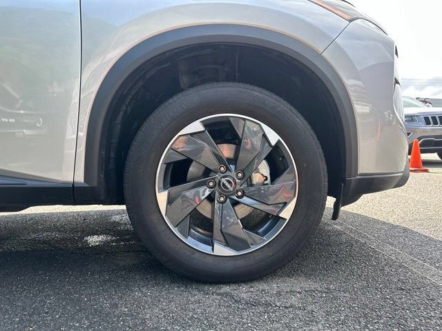 Used 2024 Nissan Rogue SV AWD/4WD image 39