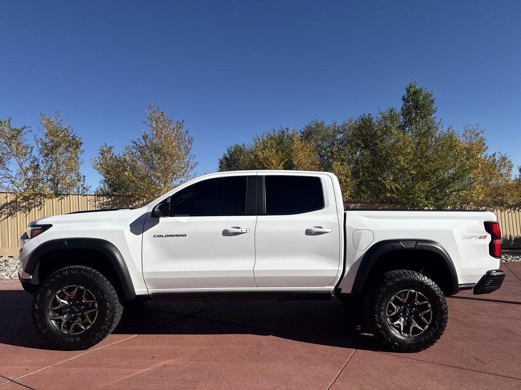 Used 2023 Chevrolet Colorado ZR2 w/ ZR2 Convenience Package III image 2