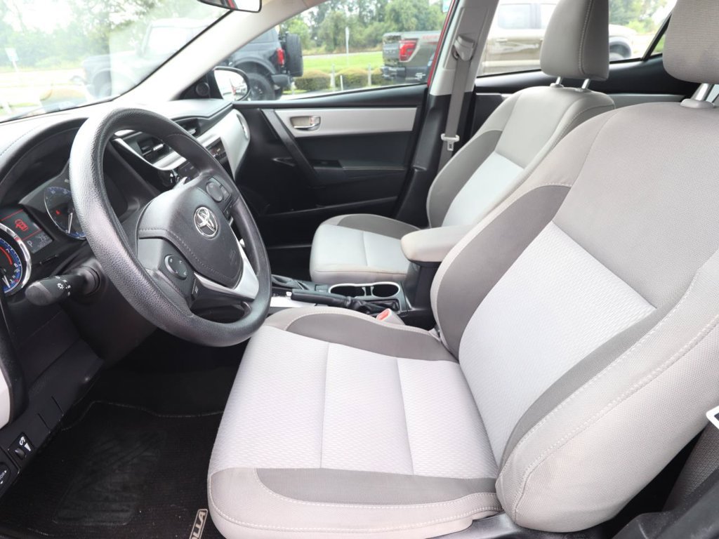 Used 2017 Toyota Corolla LE FWD image 2