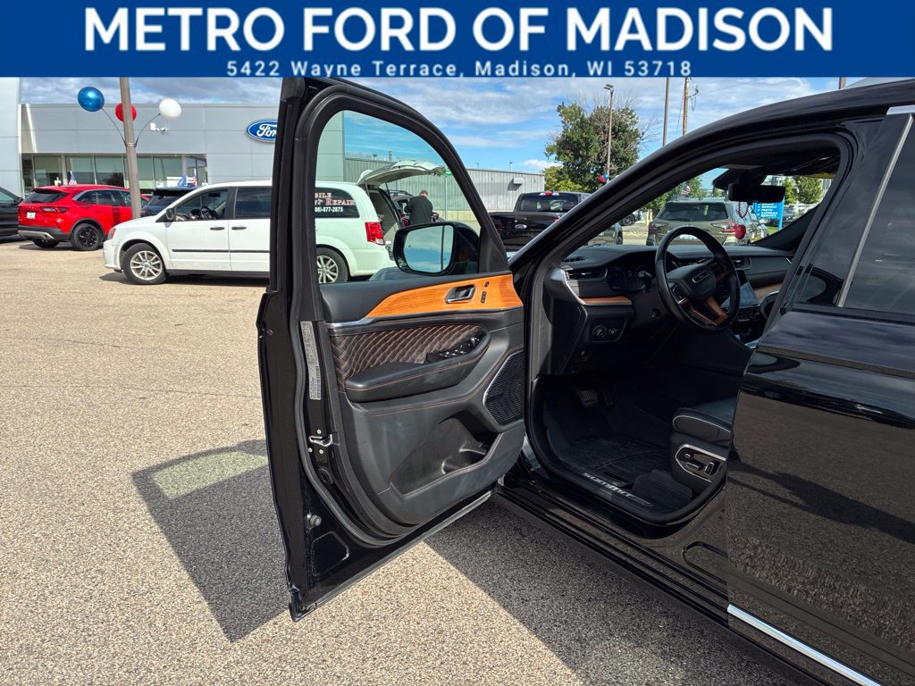 Used 2021 Jeep Grand Cherokee L Summit AWD/4WD image 11