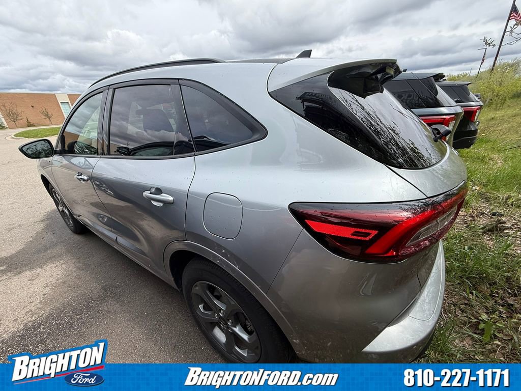 Certified 2024 Ford Escape ST-Line w/ Tech Pack #1 AWD/4WD image 5