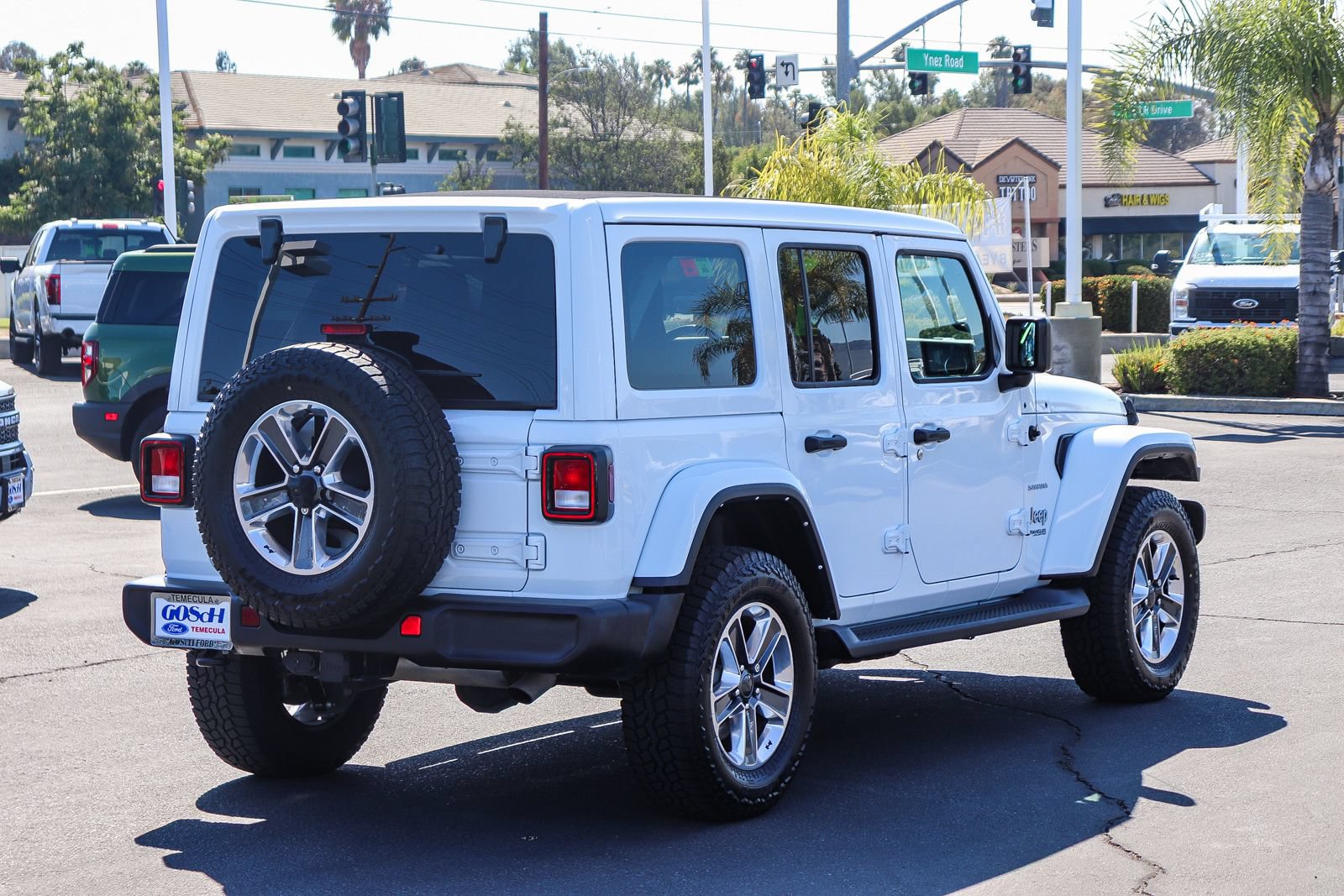 Used 2022 Jeep Wrangler Unlimited Sahara w/ Cold Weather Group AWD/4WD image 4