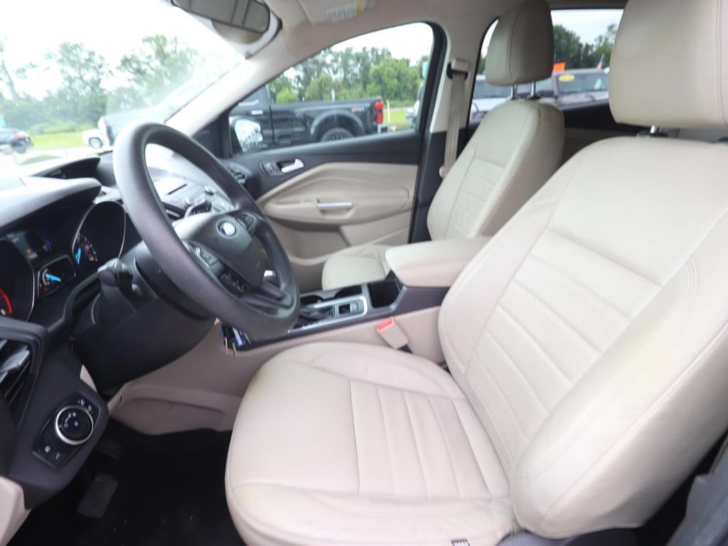 Certified 2017 Ford Escape SE FWD image 2