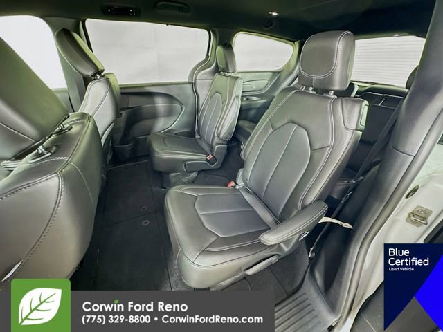 Used 2025 Chrysler Pacifica Select AWD/4WD image 26