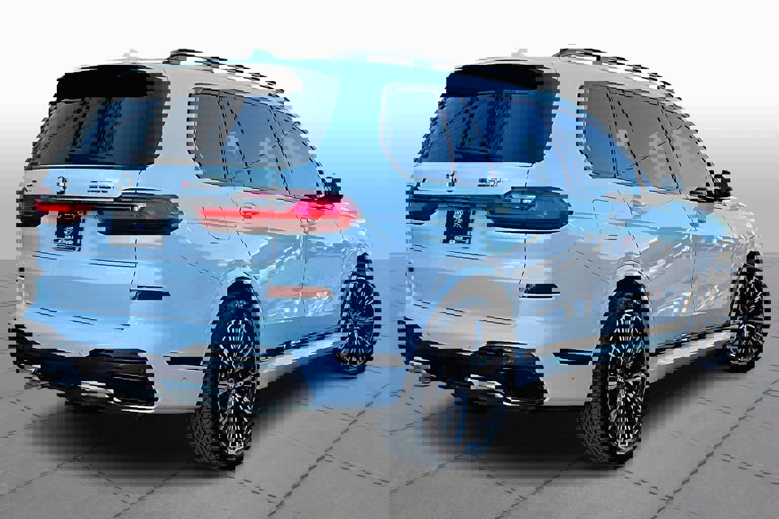 Used 2022 BMW X7 M50i image 13