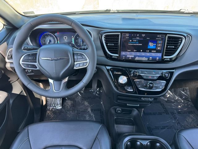 Used 2025 Chrysler Pacifica Select FWD image 4