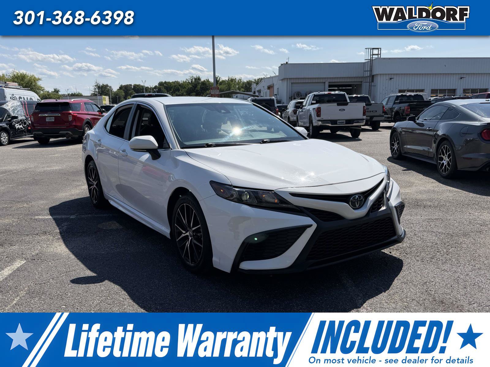 Used 2024 Toyota Camry SE FWD image 1