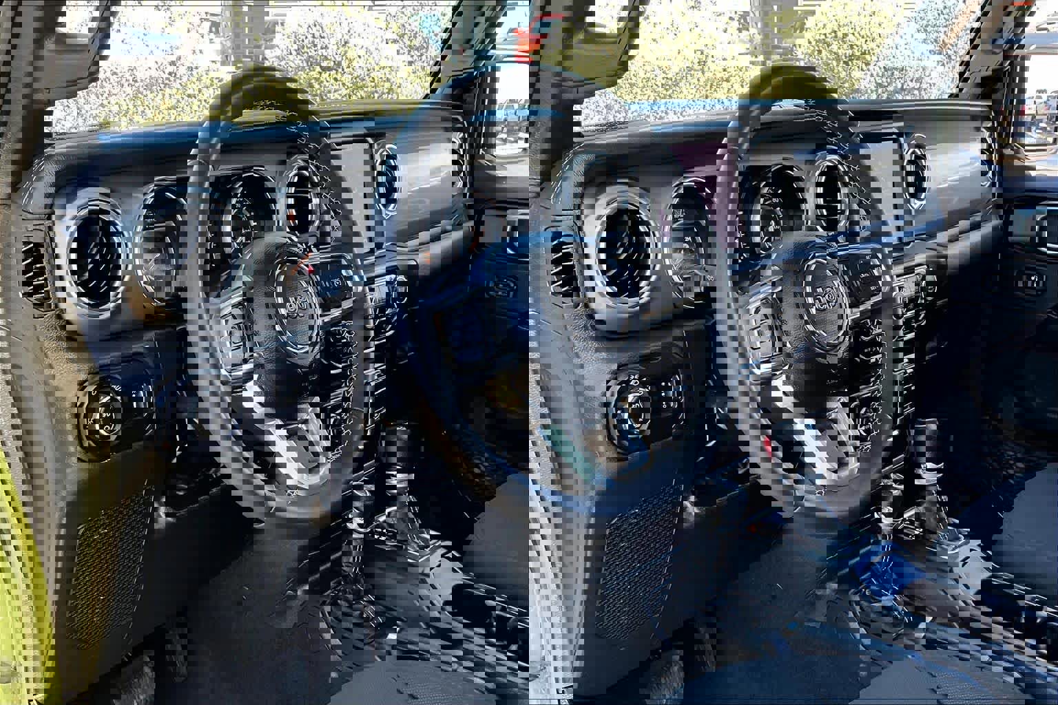 Used 2023 Jeep Gladiator Overland image 16