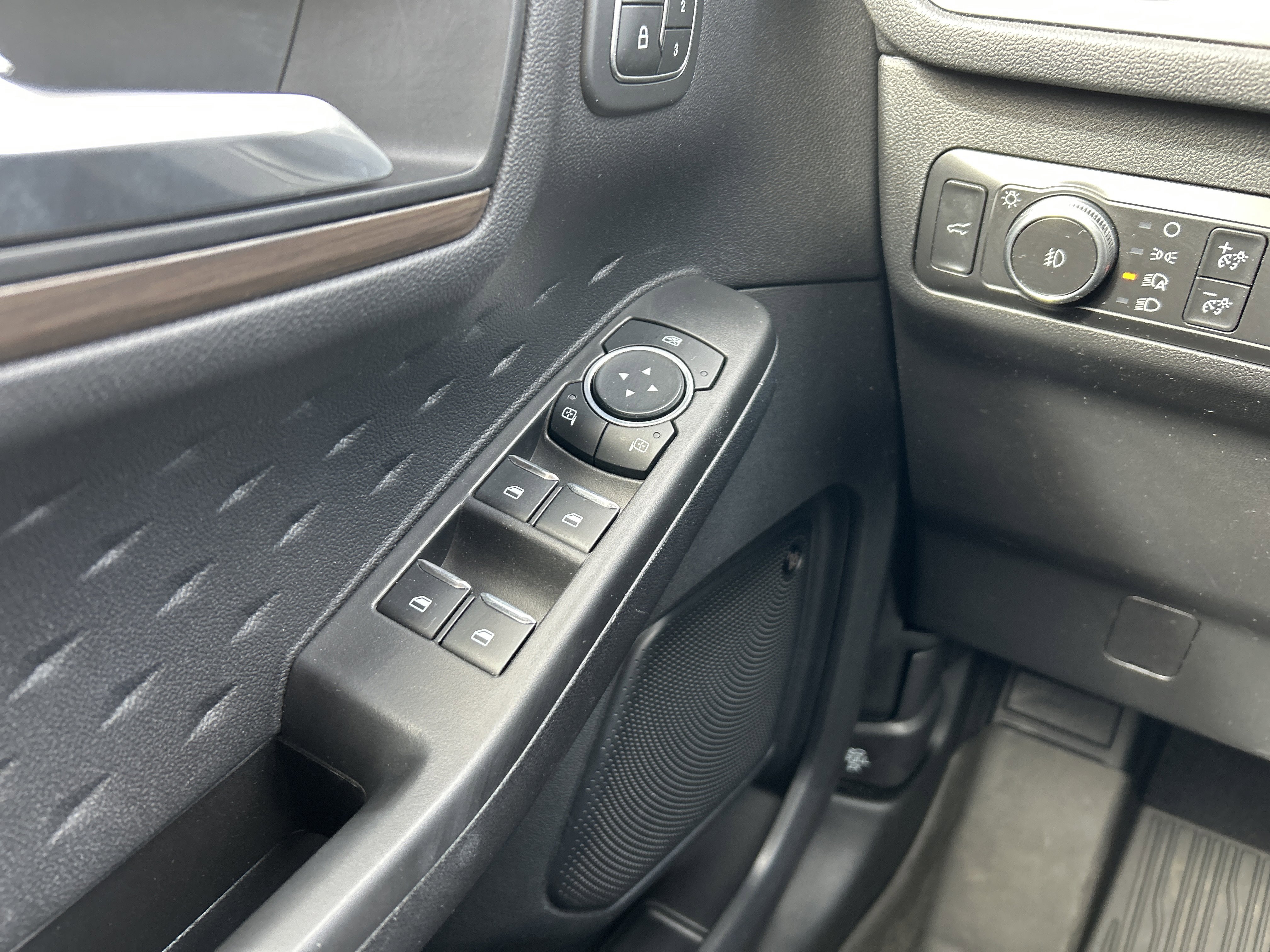 Certified 2020 Ford Escape Titanium image 21