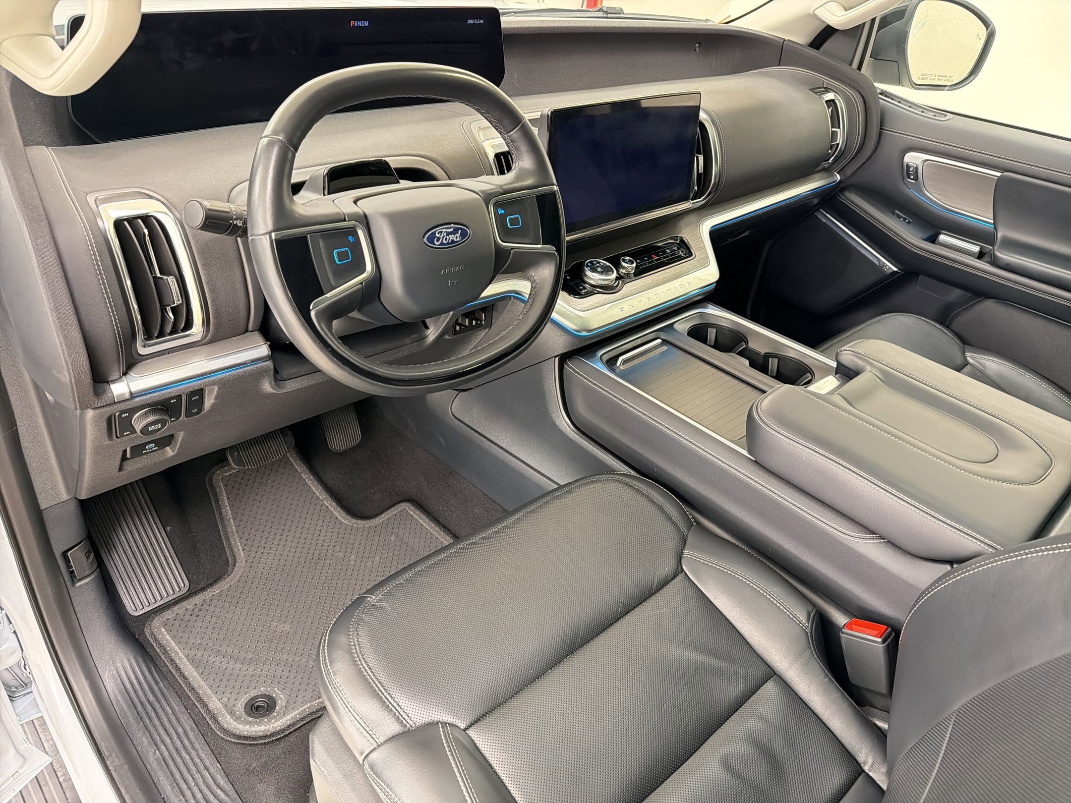 Certified 2025 Ford Expedition Platinum AWD/4WD image 4