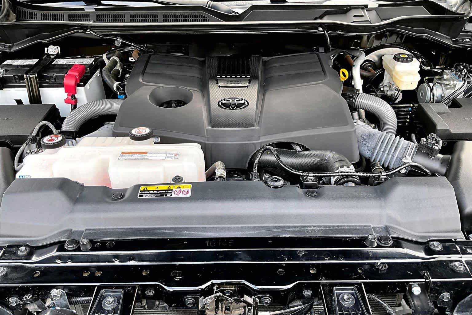 Used 2024 Toyota Tundra Limited w/ Power Package AWD/4WD image 32