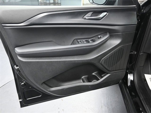 Used 2025 Jeep Grand Cherokee L Laredo w/ Luxury Tech Group I image 20