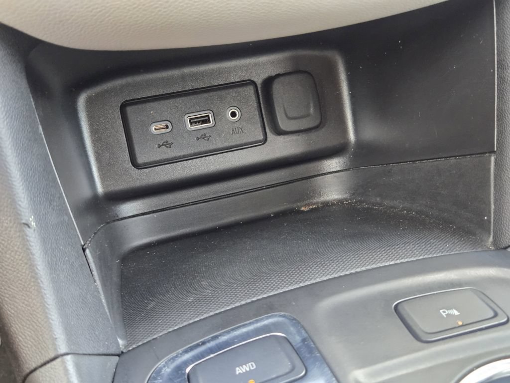 Used 2023 Chevrolet Equinox LT AWD/4WD image 19