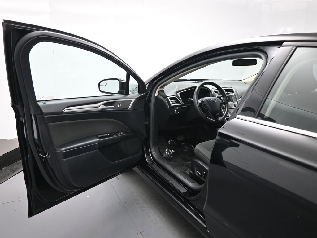 Certified 2017 Ford Fusion SE image 9