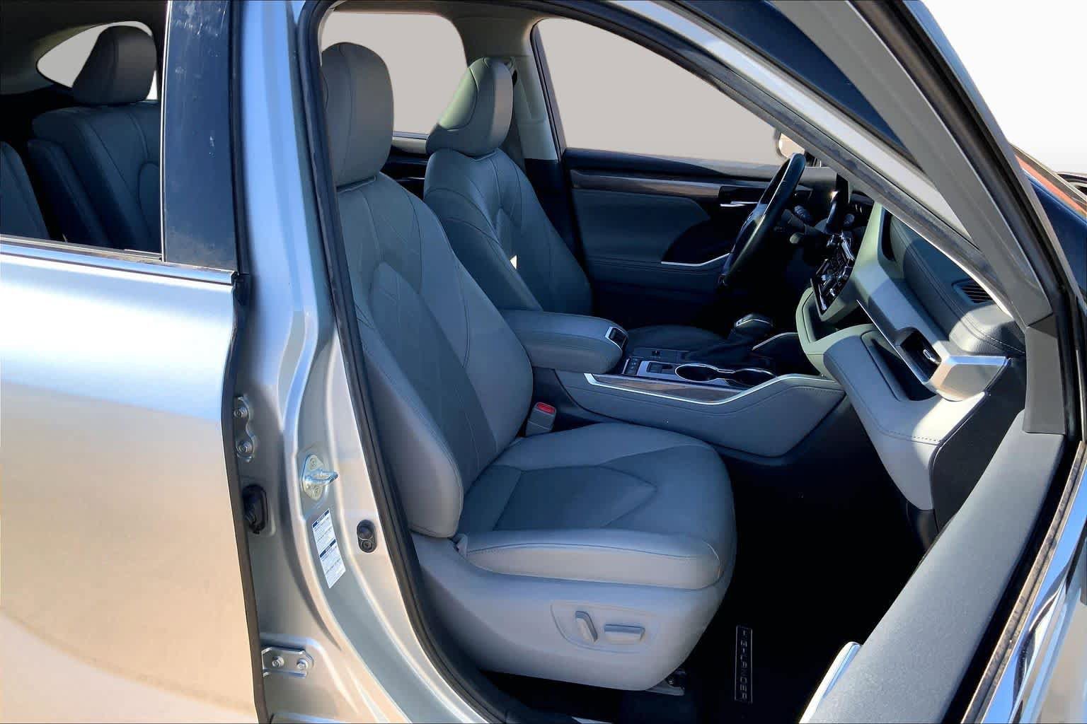 Used 2020 Toyota Highlander Platinum AWD/4WD image 14