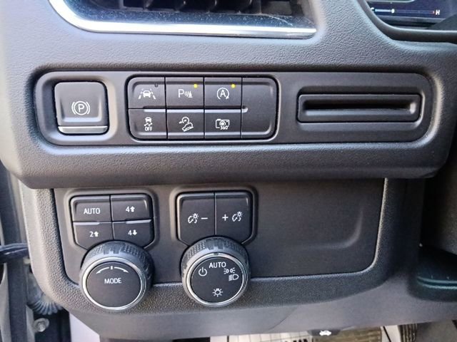 Used 2024 Chevrolet Tahoe Z71 w/ Luxury Package image 17