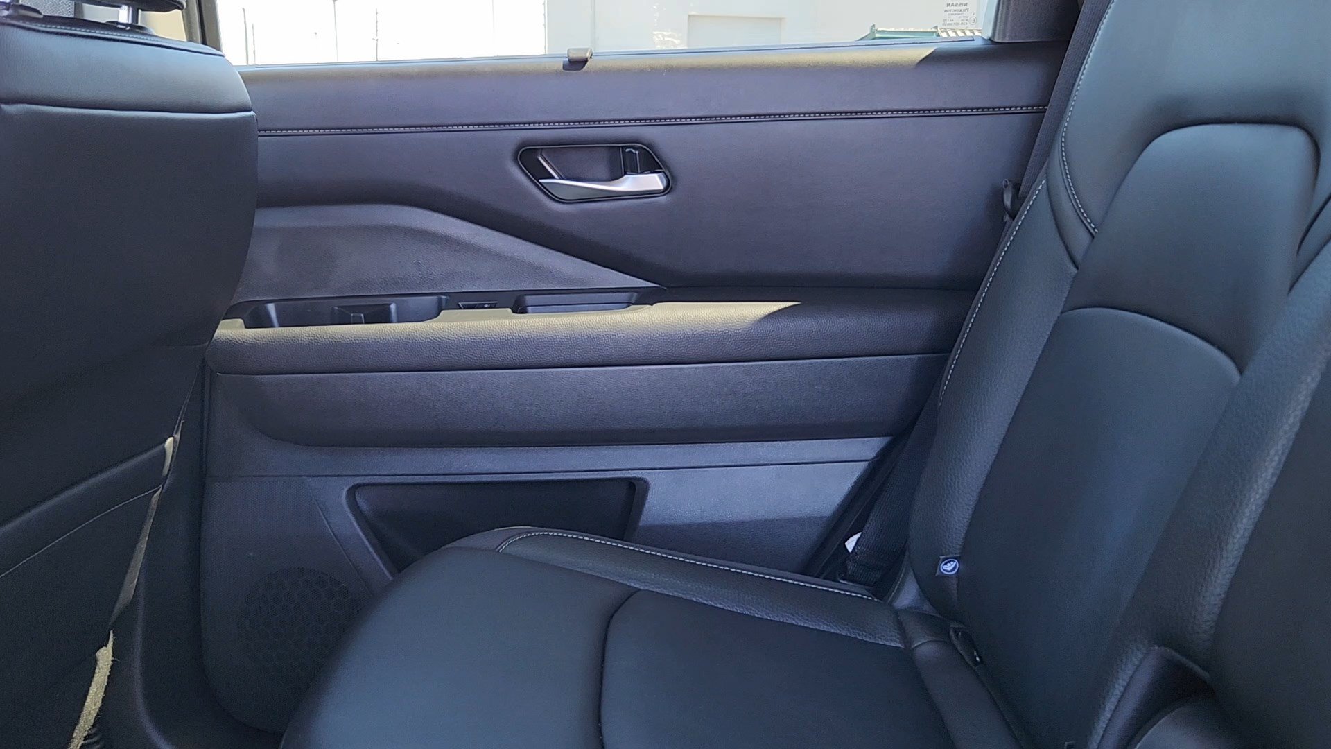 Used 2025 Nissan Pathfinder SL AWD/4WD image 16