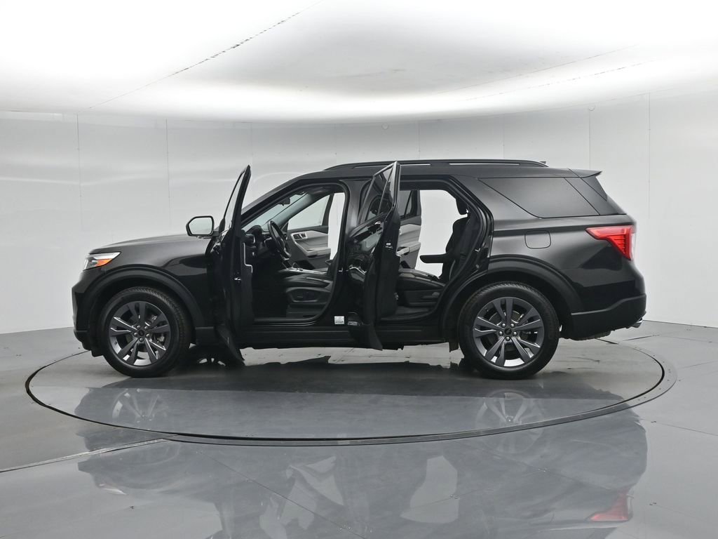 Certified 2022 Ford Explorer XLT w/ Equipment Group 202A RWD image 38