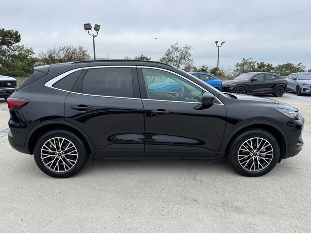 Certified 2025 Ford Escape SE w/ PHEV Premium Package image 6