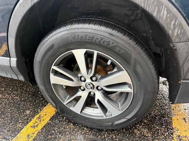Used 2018 Toyota RAV4 XLE AWD/4WD image 31