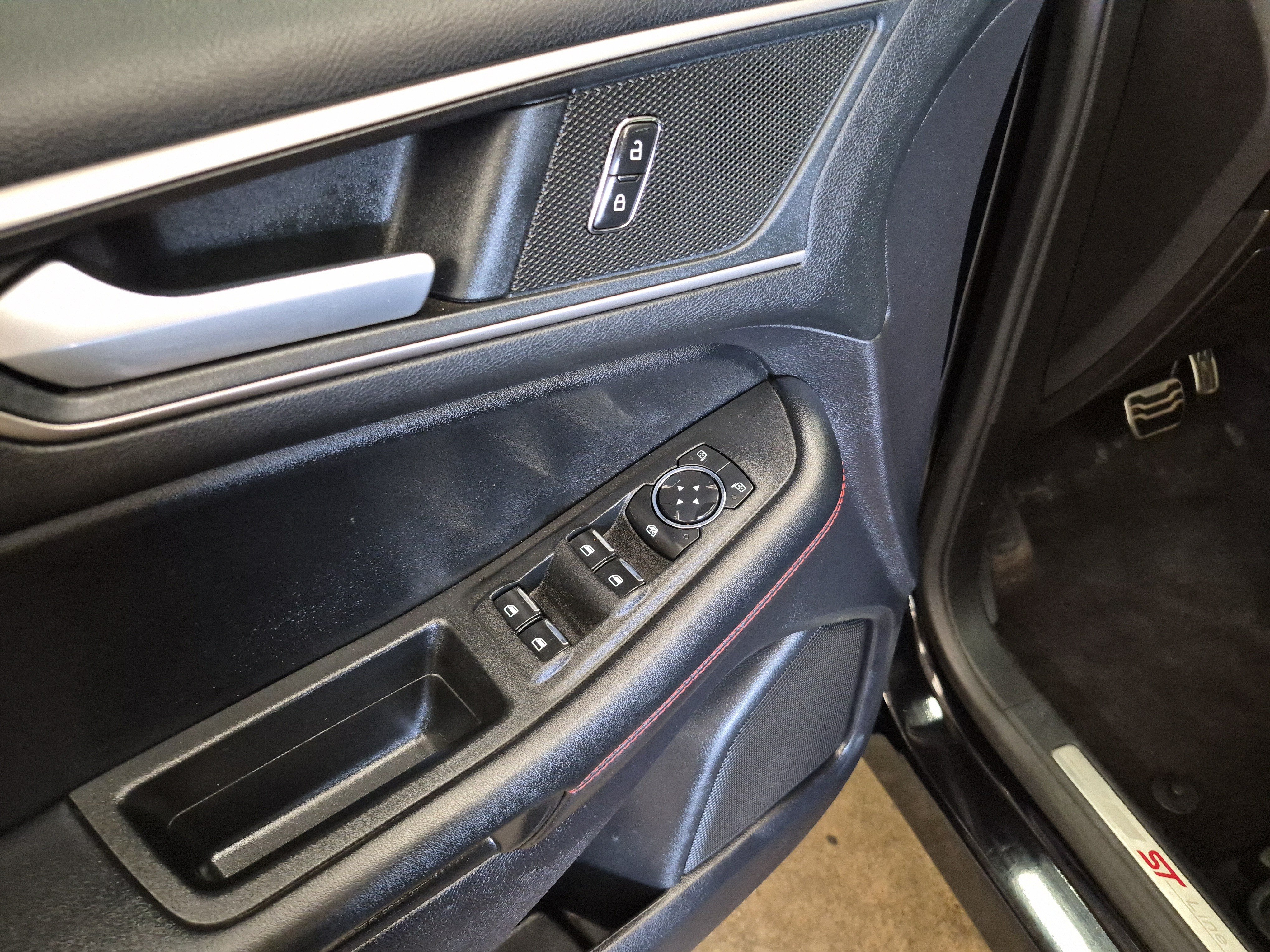 Certified 2022 Ford Edge ST-Line AWD/4WD image 11
