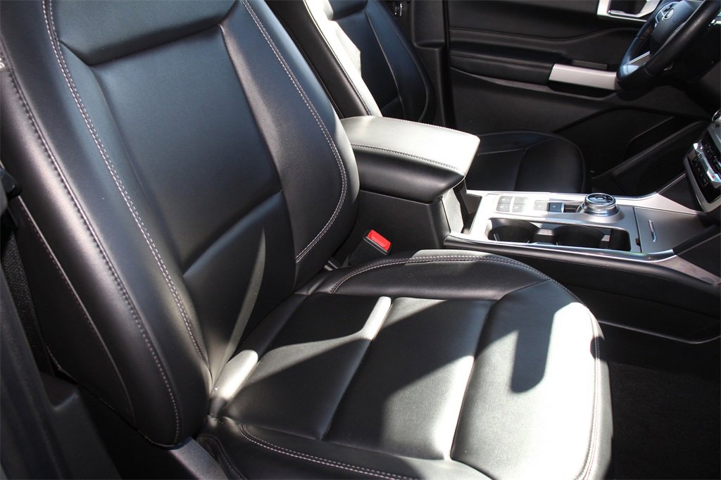 Certified 2022 Ford Explorer XLT w/ Equipment Group 202A image 27