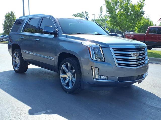 Used 2020 Cadillac Escalade Premium Luxury AWD/4WD image 3